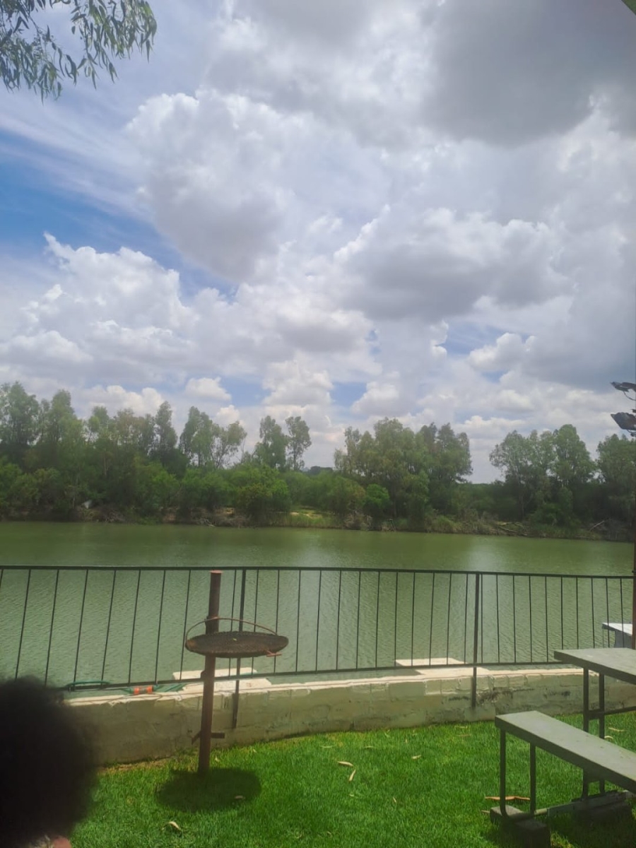  Bedroom Property for Sale in Bloemhof North West